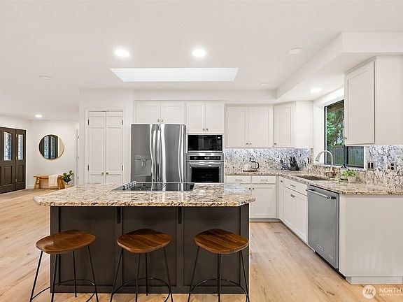 5th image of 9019 166th Street E
