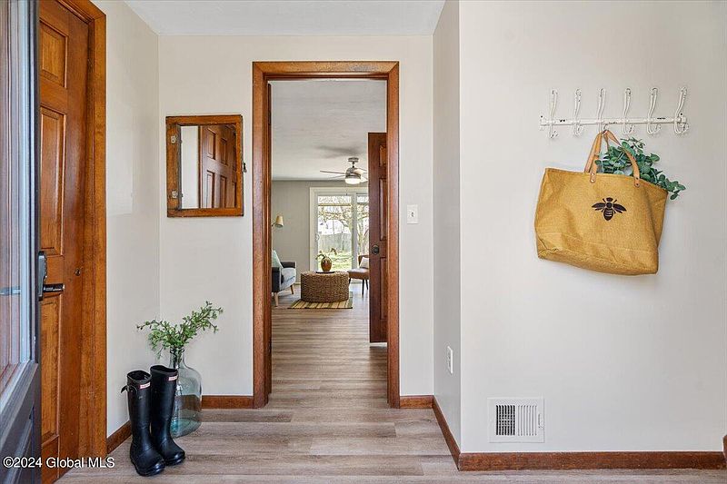 4th image of 11 Damask Drive
