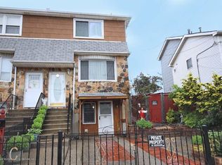 464 Drumgoole Rd W, Staten Island, NY 10312