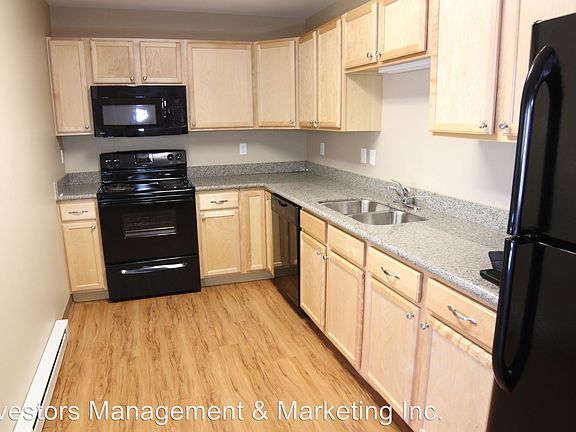 3rd image of 3920 Garden View Dr #302