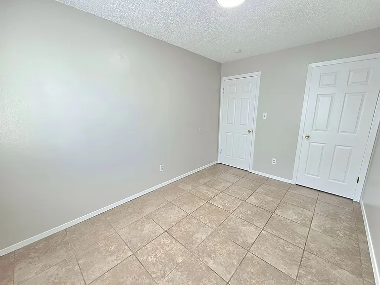 918-922 Teal Ct. — Photo 48