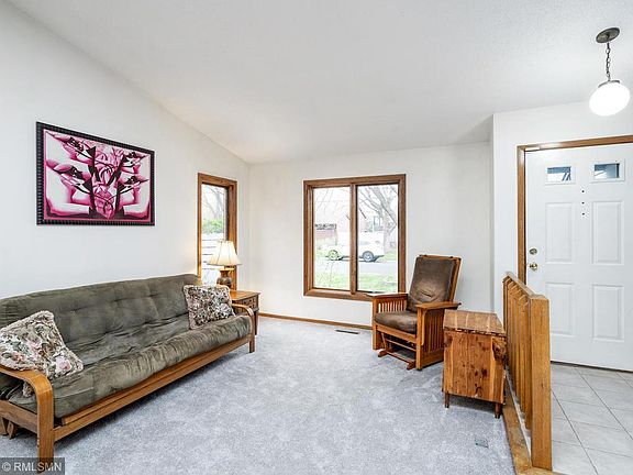 3rd image of 1361 Knoll Dr