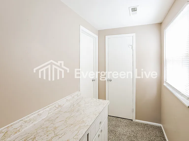 2466 Saturn Dr — Photo 6