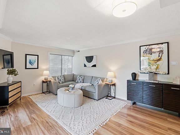 3rd image of 2320 Wisconsin Ave NW APT 213
