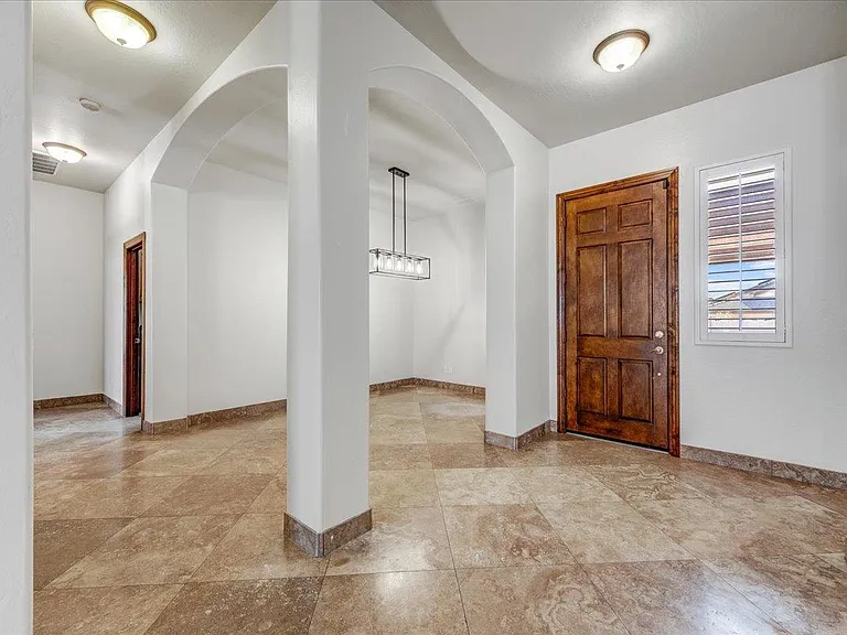 Dinning Room/Entry way