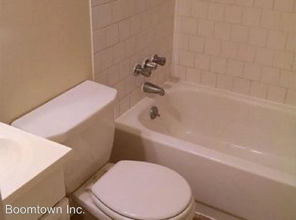 4 bed, 2.5 bath, 1300 sqft, $2,150 — Photo 2