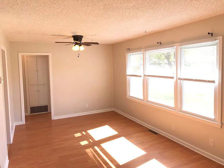 802 N Pinecrest Ave — Photo 2