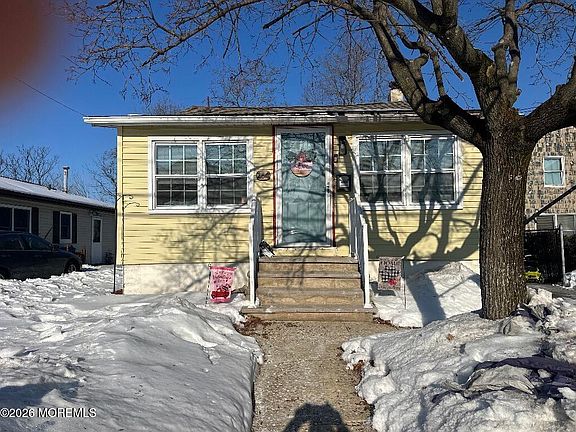 4th image of 284 Washington Street