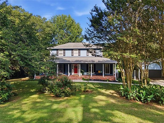 2nd image of 412 Pheasant Run SE