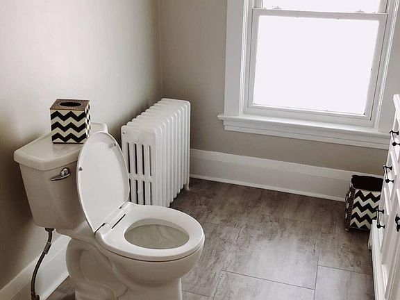 4th image of 625 W Lincoln Ave #1