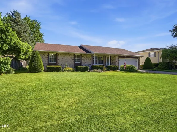 942 Liberty Dr, Waterville, OH 43566