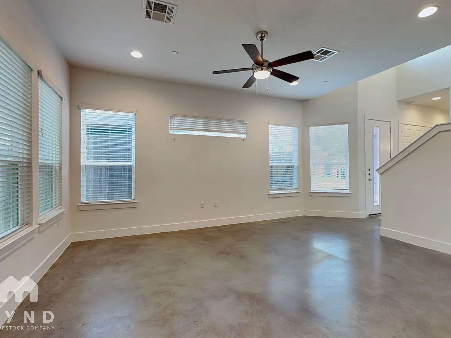 3 bed, 3.0 bath, 1930 sqft, $2,595 — Photo 2