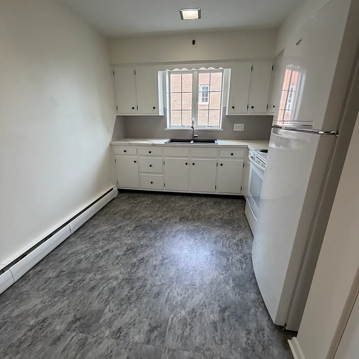 1044 Walnut St — Photo 2