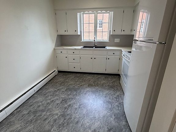2nd image of 1044 Walnut St APT 2
