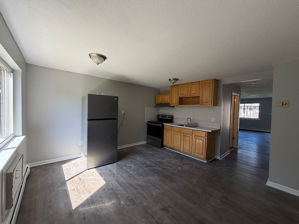 1st image of 1054 Bank St #26F