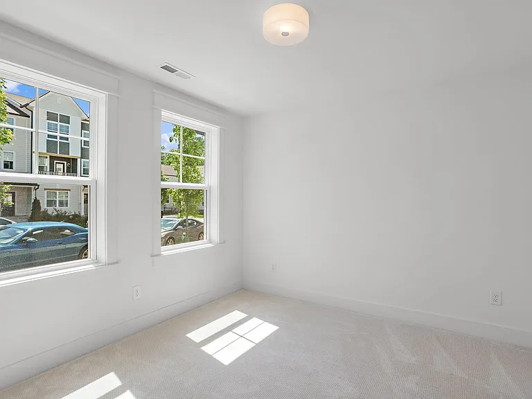 2036 Maple View Ln — Photo 6