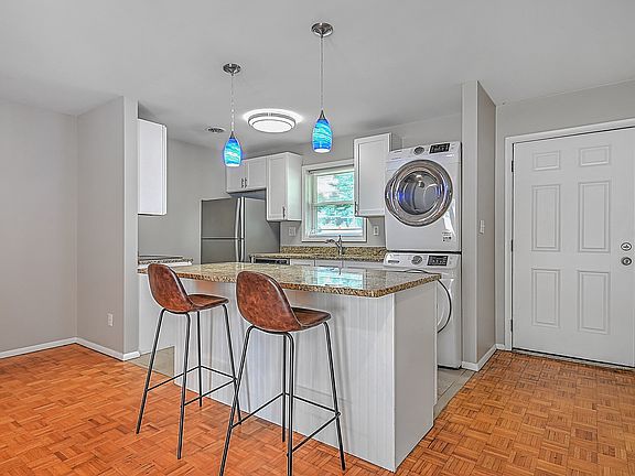 2nd image of 818 University Pkwy #1