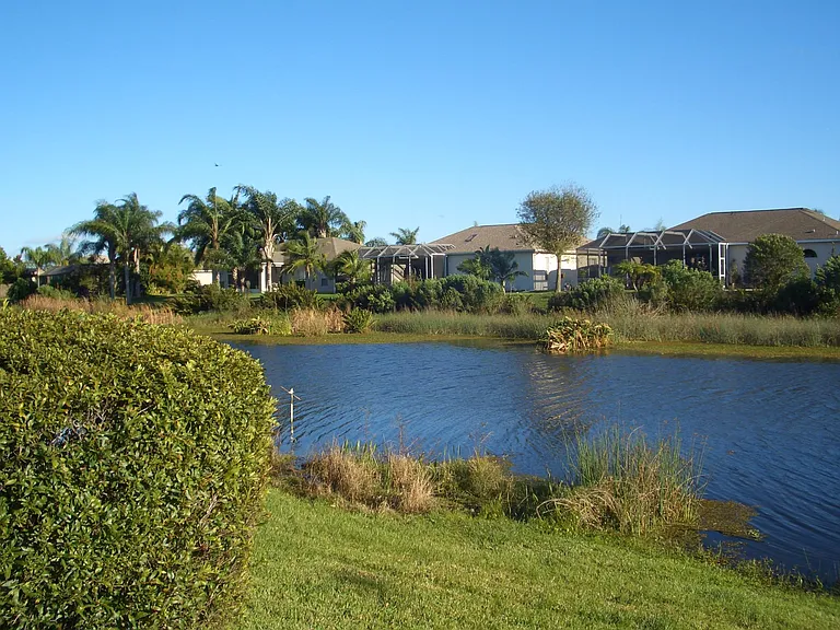 2097 Deercroft Dr — Photo 3