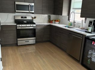 3835 W Albion Ave #2, Lincolnwood, IL 60712