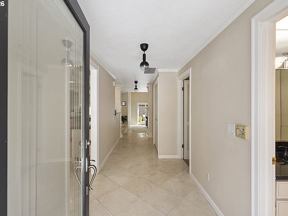 3rd image of 32 Greenridge Ct