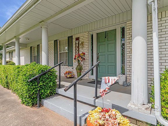 4th image of 952 Anderson Cir