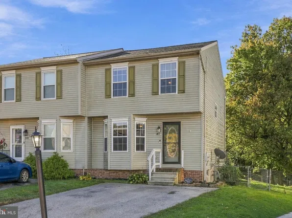 421 Debbi Ct, Hanover, PA 17331