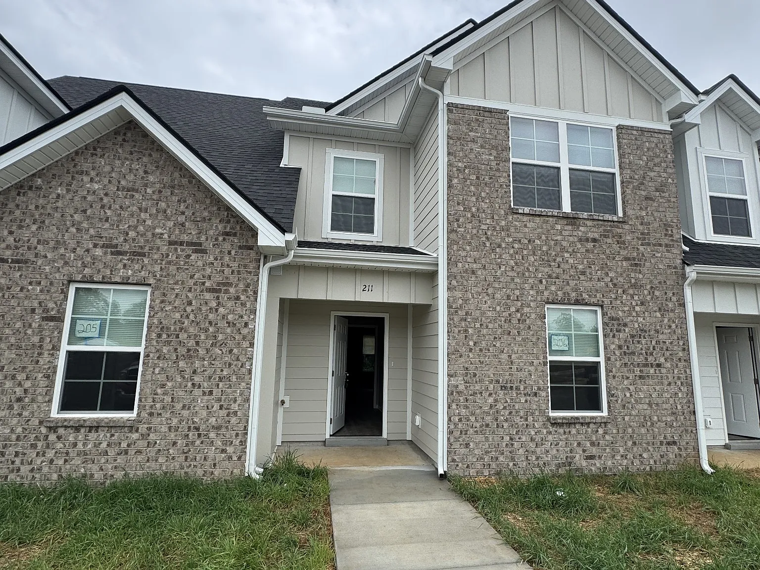 3 bed, 2.0 bath, 1213 sqft, $1,900 — Photo 2
