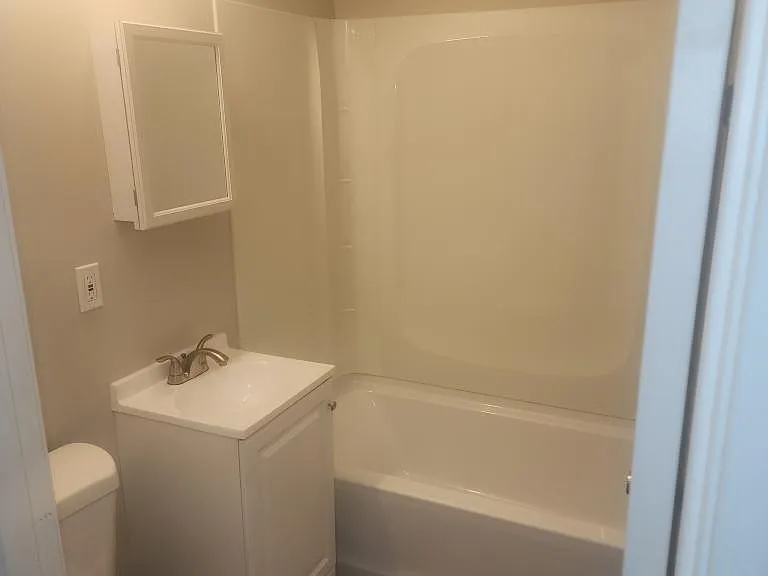8600 Everett St — Photo 5