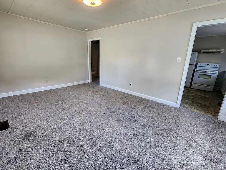 400 Roxie Ave — Photo 10