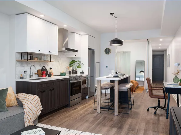 Strada, 555 College St, Toronto, ON M6G 0B1