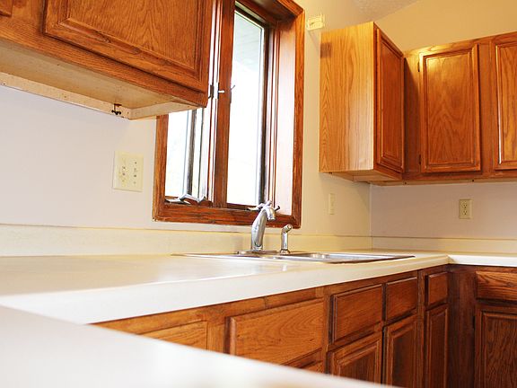 5th image of 2345 Eldridge Avenue E