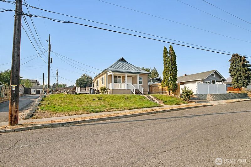 2nd image of 617 3rd Street