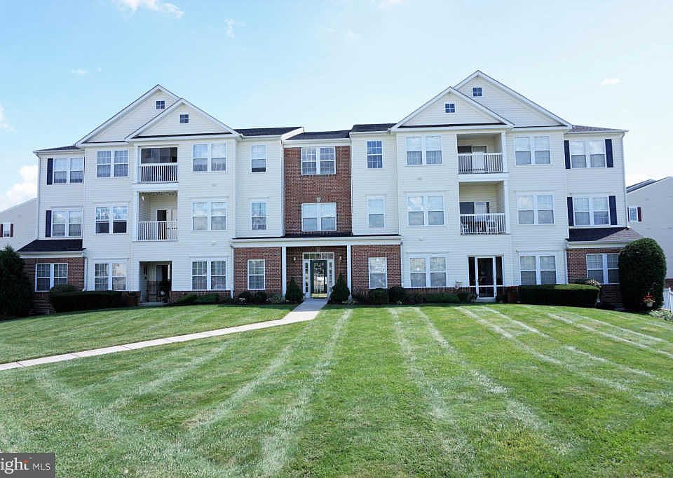 1st image of 305 Willrich Cir Unit 305B