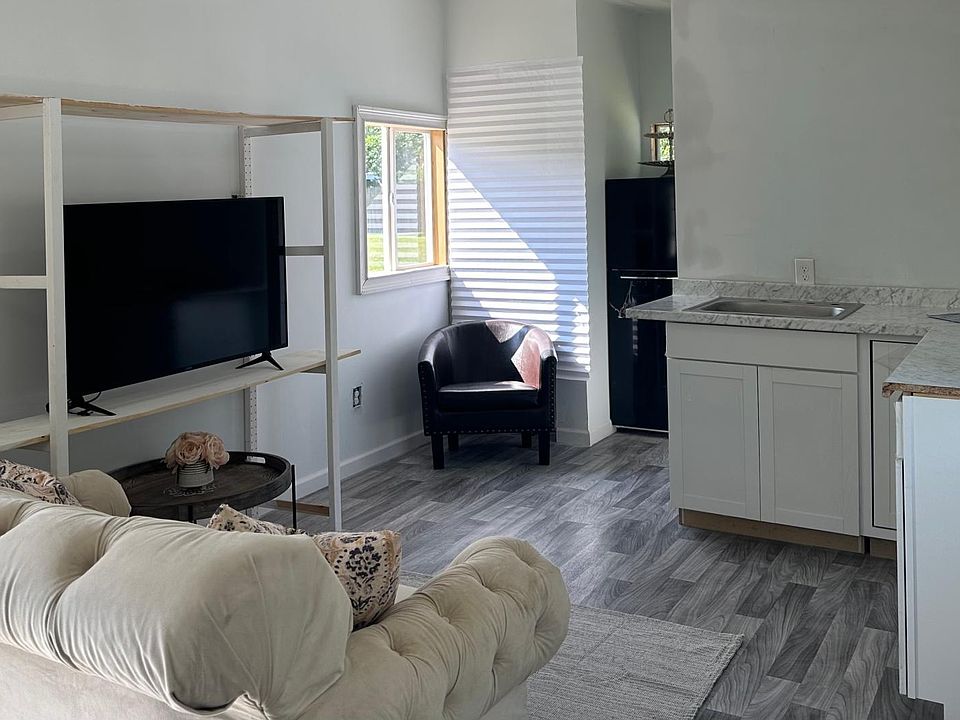 1st image of 540 Spruce Ave #1