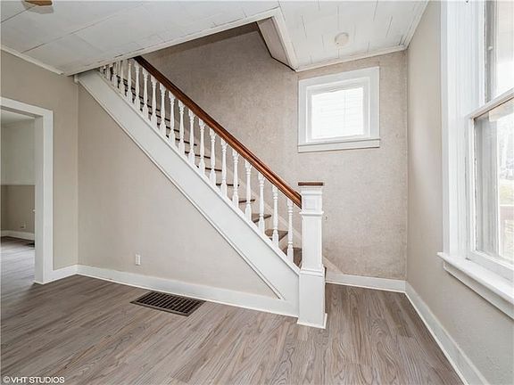 5th image of 522 Hill St