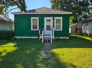 1013 12th St NE, Cedar Rapids, IA 52402