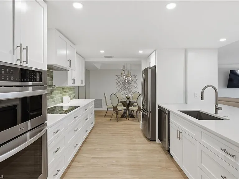 5601 Turtle Bay Dr #302 — Photo 2