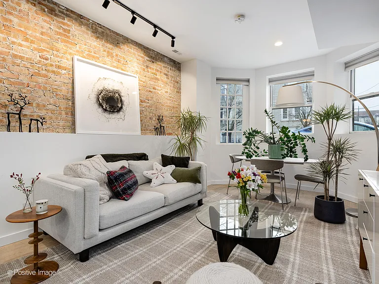 2210 W Ohio St #1 — Photo 3