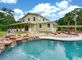 454 High Meadows Rd, Bellville, TX 77418