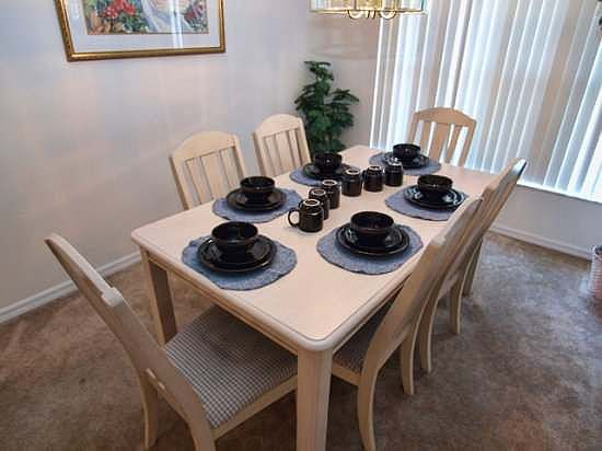 EP4PEKS12-Dining-Area
