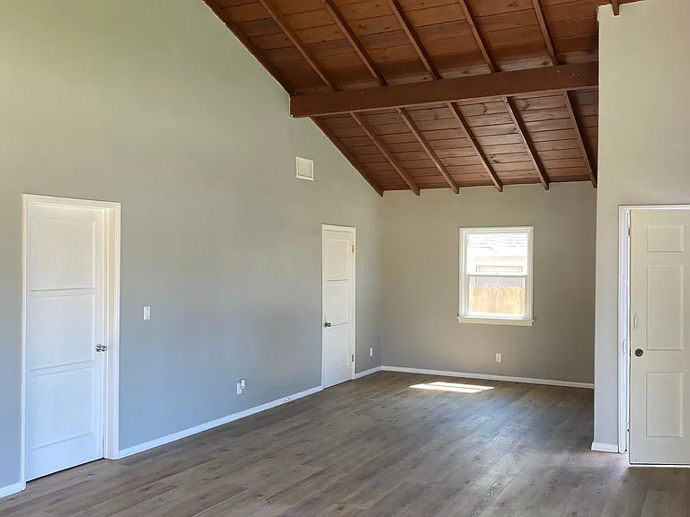 150 S Lotus Ave — Photo 16