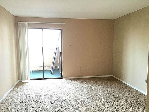 5th image of 8419 Hearth Dr APT 32