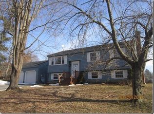 6 Rattlesnake Hill Rd, Andover, MA 01810