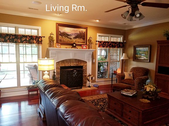 5th image of 3015 Larkspur Ln