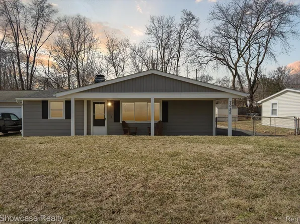 2055 Hoeft Dr, Commerce Township, MI 48390