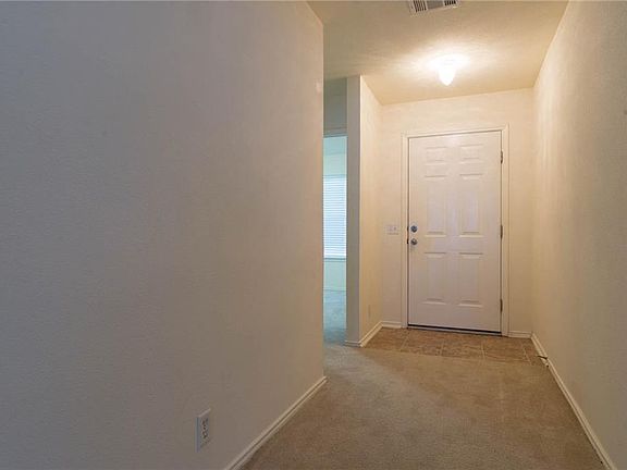 5th image of 104 Martin Crossing Dr