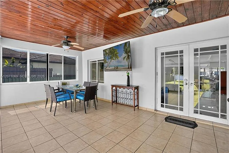 3 bed, 2618 sqft, $5,200 — Photo 1