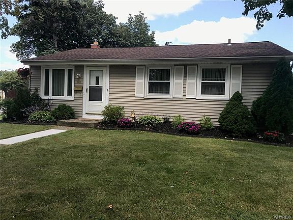 3rd image of 90 Fairhaven Dr