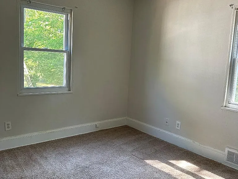 218 Granby Park #B — Photo 16