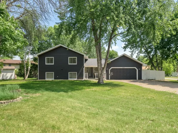 7712 N College Park Dr, Brooklyn Park, MN 55445